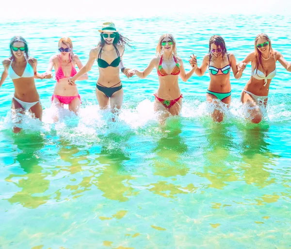 View Group Friends Having Fun Tropical Beach — Stock Photo, Image