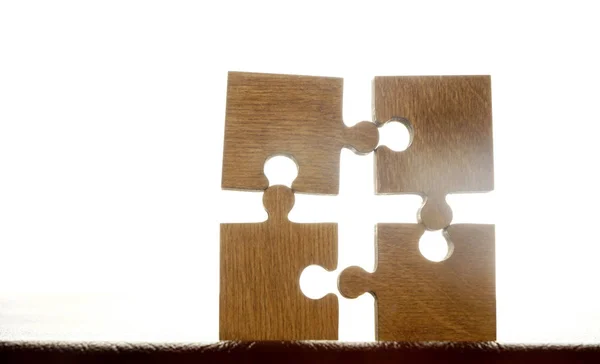 Vier Houten Puzzelstukjes Witte Achtergrond Concept Van Verbindingspersonen — Stockfoto