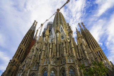 Barselona, İspanya - 25 Kasım 2018: La Sagrada Familia - 19 Mart 1882'den beri inşa edilmekte olan Gaudi tarafından tasarlanan etkileyici katedral