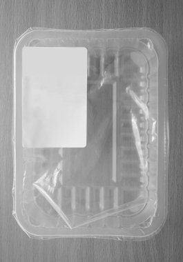 boş plastik konteyner. Ahşap arka planda plastik gıda paketi                    