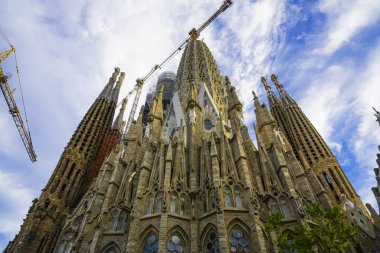 Barselona, İspanya - 25 Kasım 2018: La Sagrada Familia - 19 Mart 1882'den beri inşa edilmekte olan Gaudi tarafından tasarlanan etkileyici katedral