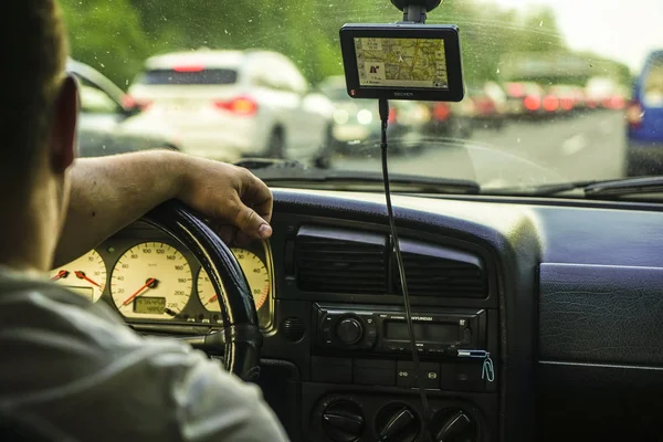 Berlijn Duitsland April 2019 Man Die Een Smartphone Voor Stoel — Stockfoto