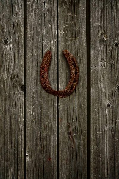 Lucky Rusty Horseshoe Old Wooden Door — Stock Photo, Image