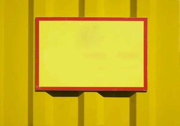 Marco Rojo Sobre Fondo Metálico Amarillo Para Ilustraciones Diseño Patrones — Foto de Stock