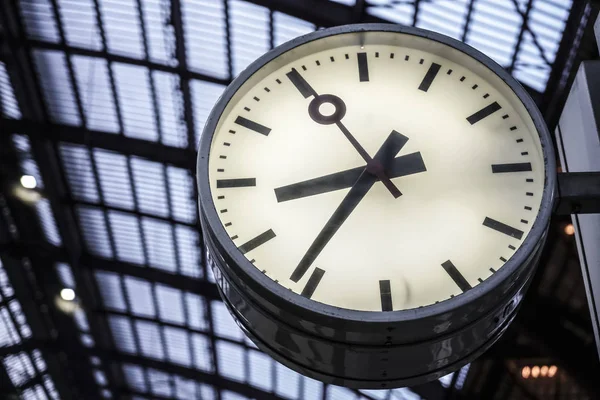 Dworca Kolejowego Zegar Stacji Kolejowej Zegar Stacji Kolejowej Duży Stary — Zdjęcie stockowe