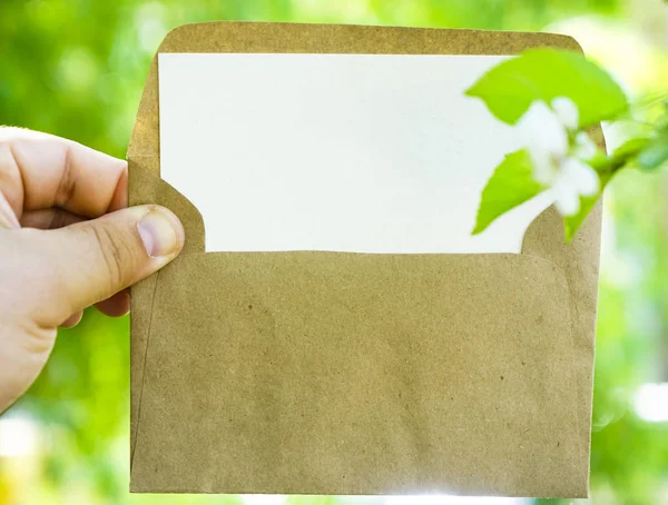 Geöffneter Umschlag Festlicher Gruß Frühlingszeit Bastelpapier — Stockfoto