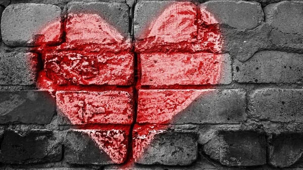 Rozbitá Cihlová Zeď Křídou Červeného Srdce Rozvod Zrady — Stock fotografie