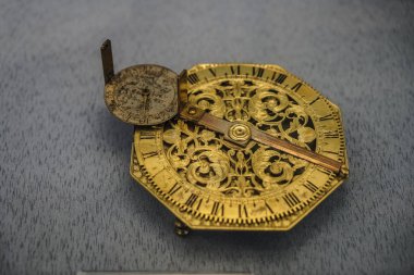  Antik astronomik aygıt, kapat