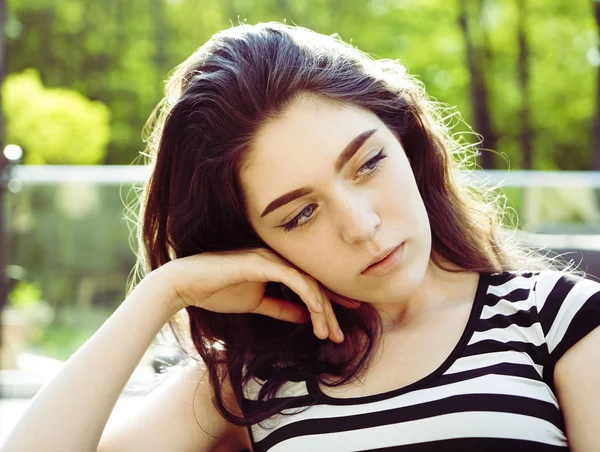 Trauriges Depressives Mädchen Außenporträt Konzept Für Stress Und Depression — Stockfoto