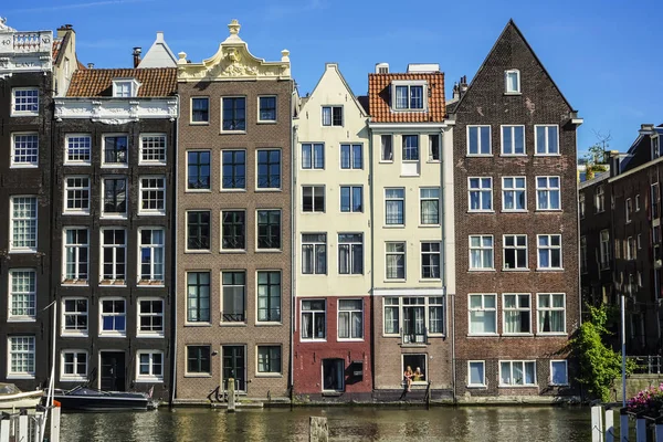 Klasické Amsterdamské Domy Jsou Vysoké Ale Úzké Holandsku Amsterdam Centru — Stock fotografie