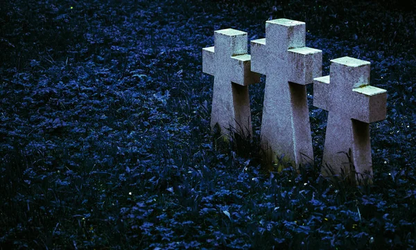 Tres Grises Cruces Granito Lado Lado Memoria Los Muertos Concepto —  Fotos de Stock