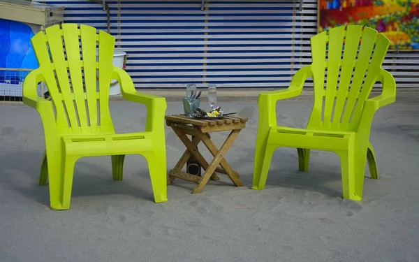 Vista Cadeiras Mesa Praia Para Recreação Fundo — Fotografia de Stock