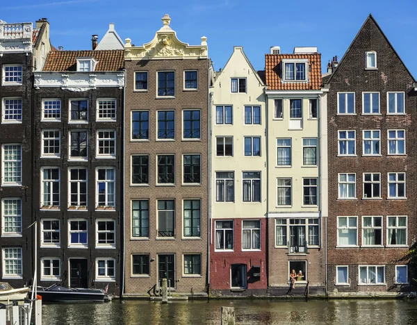 Klassiska Amsterdamhus Bygga Tall Men Smala Nederländerna Amsterdam Stadens Centrum — Stockfoto