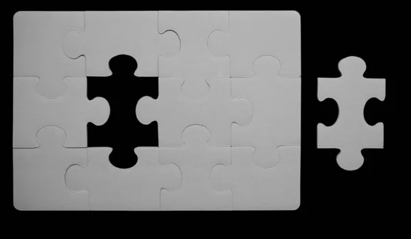 Ontbrekende Onderdeel Witte Puzzel Met Ruimte Een Van Ontbrekende Stukken — Stockfoto