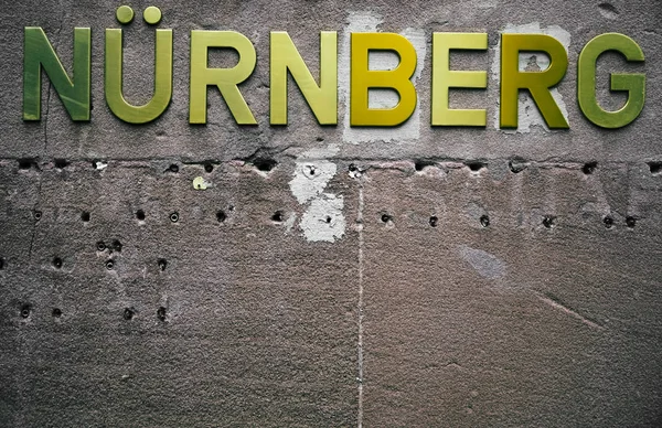 Lettering Nurnberg Pared Lateral Dorada Transportista — Foto de Stock