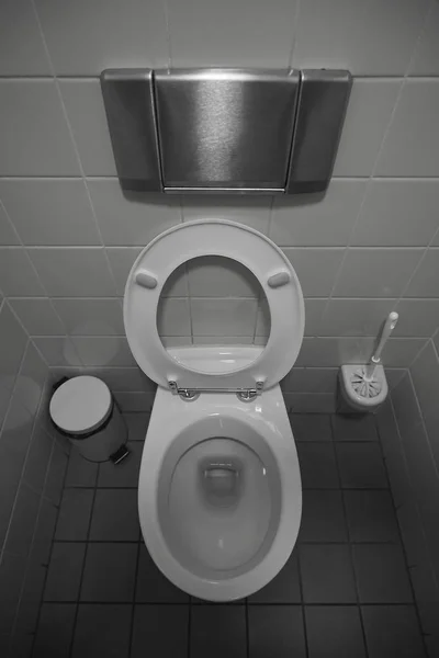 Nowoczesna Toaleta Wnętrze Kafelkami Ścian Podłogi — Zdjęcie stockowe