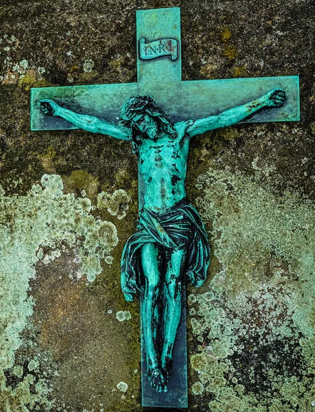 Jézus Krisztus Keresztre Feszítették Fém Kereszt Borított Moha Jézus Keresztre — Stock Fotó