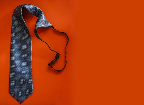 Elegante Cravatta Blu Scuro Con Motivo Viola Isolato Sfondo Carta — Foto Stock