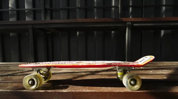 Skatepark Kaykay Tekerleğikapatın Kaykay Parkında Kaykay Tahtası Nın Kapatılması — Stok fotoğraf