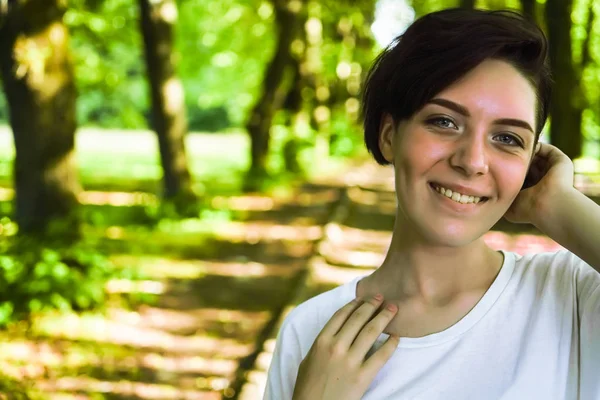 Retrato Menina Bonita Com Lindo Sorriso Sol Quente Fundo Das — Fotografia de Stock