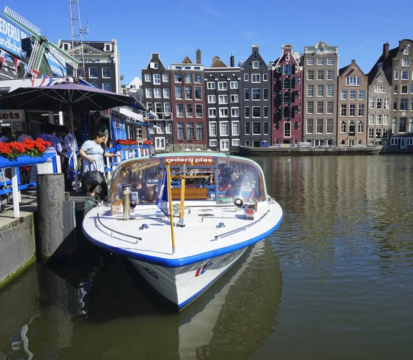 Άμστερνταμ Βόρεια Ολλανδία Ολλανδία Ιουλίου 2019 Κλασικό Άμστερνταμ Σπίτια Ψηλό — Φωτογραφία Αρχείου