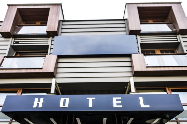 Neon Znak Słowem Hotel Pod Białym Tle Nieba Hotel Szyld — Zdjęcie stockowe