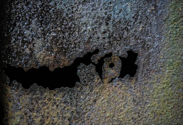 穴が付いている古い錆びた金属の質感 グランジの背景 — ストック写真