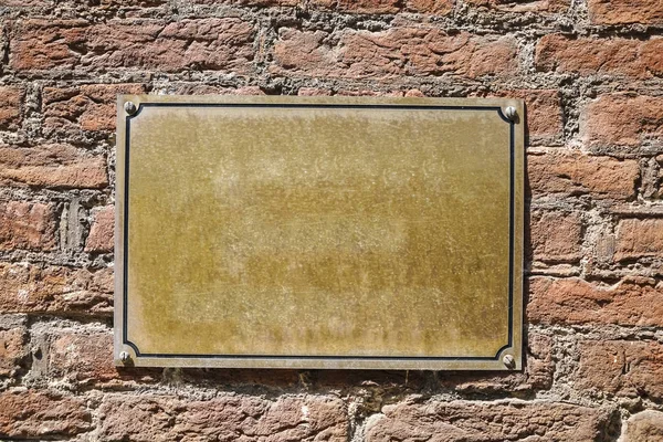 Plaque Laiton Bronze Sur Fond Mural Brique Espace Copie Vide — Photo