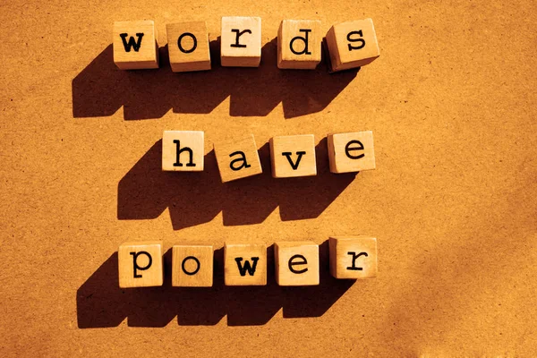 Palavras Palavras Têm Poder Escrito Letras Madeira Alfabeto Isolado Papel — Fotografia de Stock