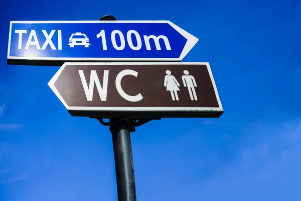 Taxi Inscriptie Uithangbord Toilet Door Middel Van 200 Meter Hangend — Stockfoto