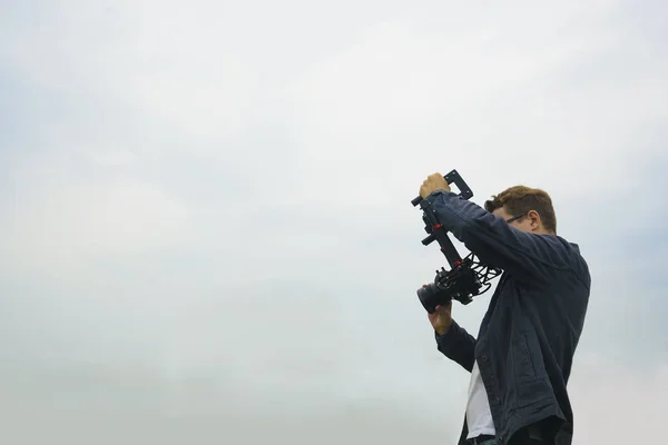 Fotógrafo Registra Pôr Sol Fundo Prado — Fotografia de Stock