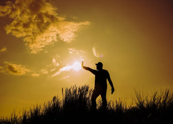 Silueta Joven Usando Teléfono Móvil Atardecer —  Fotos de Stock