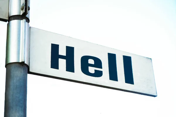 지옥으로 표시하는 표지판 배경에 고립됨 — 스톡 사진