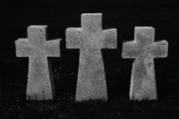 Tres Grises Cruces Granito Lado Lado Memoria Los Muertos Concepto — Foto de Stock