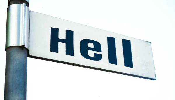 지옥으로 표시하는 표지판 배경에 고립됨 — 스톡 사진