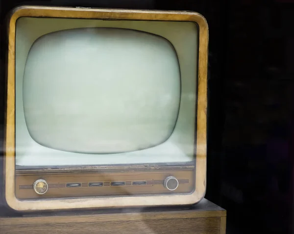 Vecchio Televisore Marrone Retrò Sul Tavolo Sfondo Nero Parete Vintage — Foto Stock