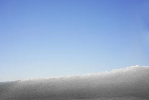 寒い冬の日に冷凍窓の雪片と霜のパターン 冬の季節 — ストック写真