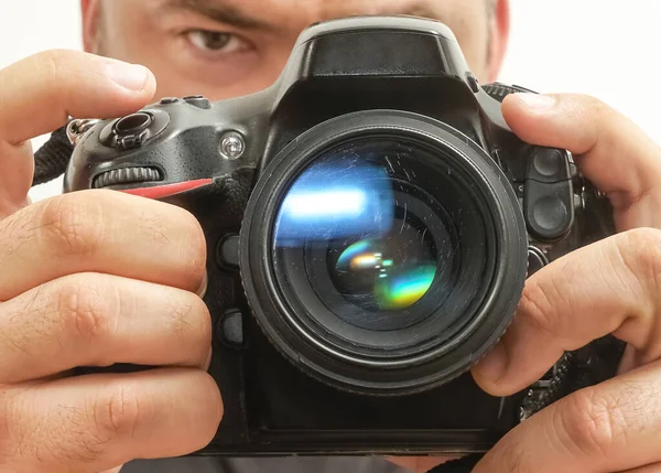 Fotograf Fotografuje Svým Digitálním 50Mm Objektivem Reflexní Fotoaparát Muž Fotí — Stock fotografie