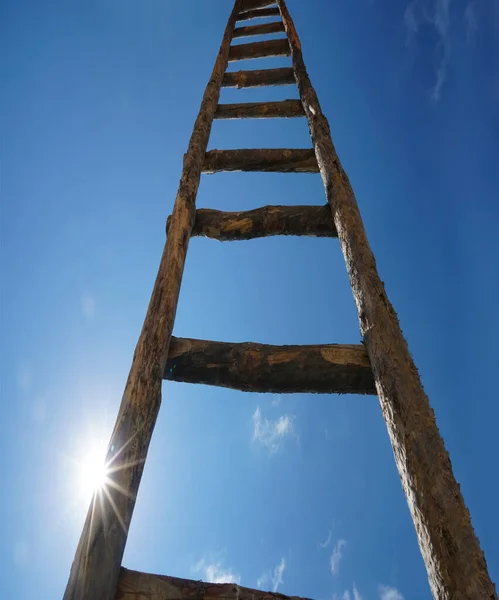 Escalera Cielo Con Telón Fondo Las Nubes Los Rayos Del —  Fotos de Stock