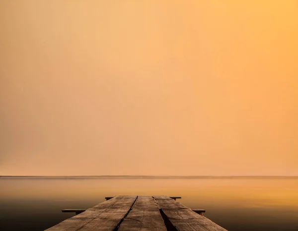 Gouden Zee Zonsondergang Houten Pier Houten Pad Toegang Ponton Zonsopgang — Stockfoto