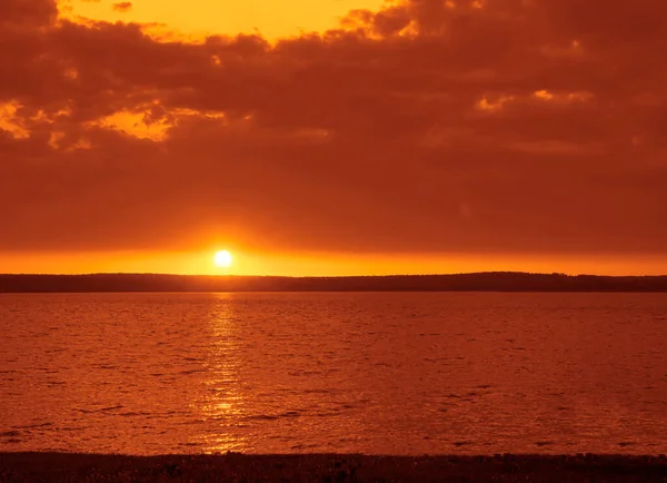Superficie Del Mar Naranja Oscuro Atardecer Sol Pone Horizonte Hermoso — Foto de Stock