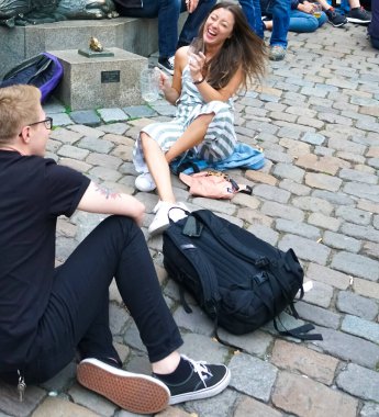 NUREMBERG, Almanya - 24 Haziran 2019: Heykel Tavşanı, 1984 yılında Alman heykeltıraş Jurgen Gertz tarafından Albert Durer 'in grafik çalışmaları teması üzerine bronzdan yapılmıştır. Nuremberg, Almanya