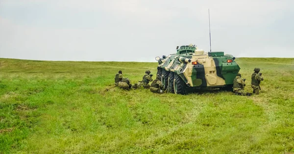 Москва Регион Россия Августа 2019 Года Гусеничные Бронетранспортеры Маршируют Пересеченной — стоковое фото