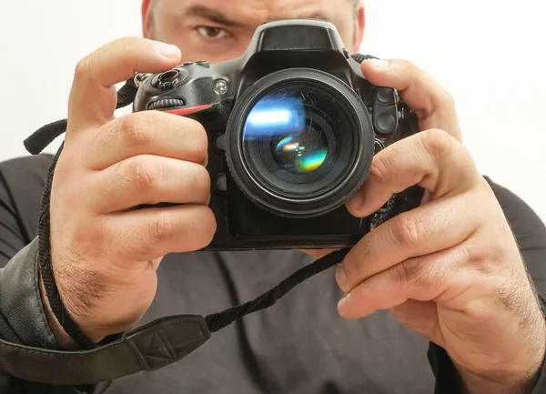 Fotógrafo Tirar Uma Foto Com Sua Câmera Reflexo Lente Digital — Fotografia de Stock