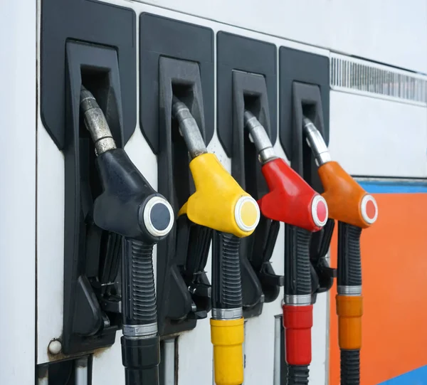 Benzin Istasyonu Yakından Depoyu Dolduruyorum Yakıt Masrafı Dizel Benzin Fiyatları — Stok fotoğraf