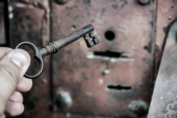 Male Hand Holding Metal Vintage Historical Key Unlocking Old Iron — Stock Photo, Image