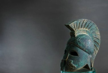 Antik Yunan savaşçısı miğferi