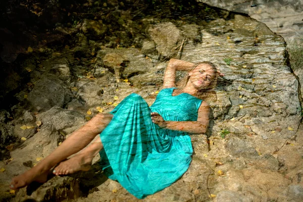 Girl Drowned Water Blonde Woman Wearing Blue Dress Sleep Beauty — Stock Photo, Image