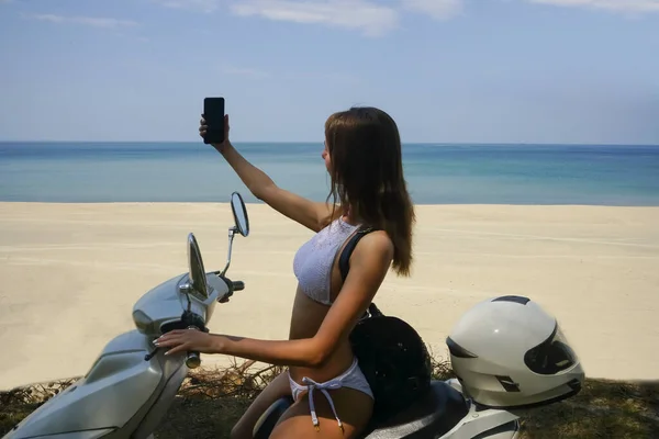 Sexy Girl White Bikini Swimsuit Sitting Motorcycle Taking Selfie Portrait — Stock Photo, Image