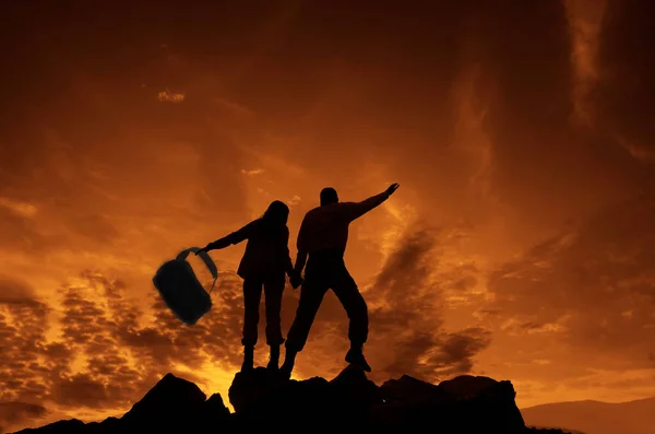 Couple Top Mountain Shaking Raised Hands Two Planes Fly People — Stock Photo, Image